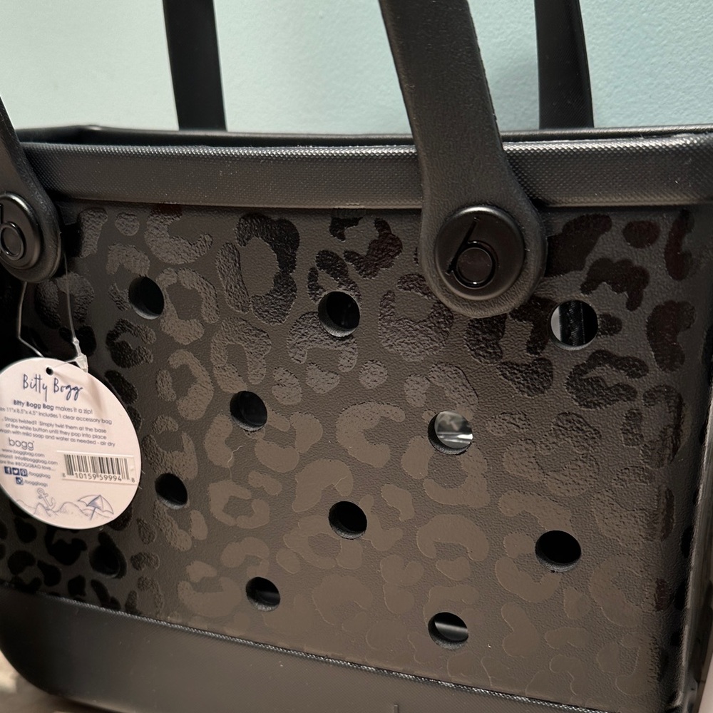 BOGG BAG Black Tote with accessories NWT - Picture 3 of 5